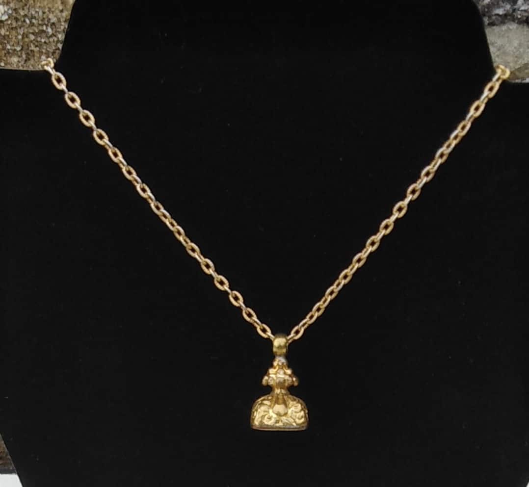 Vintage Ornate Fob Seal Pendant Necklace – 60cm Gold Plated Chain